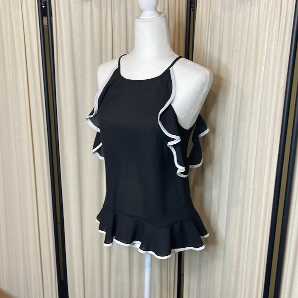 ❗️SOLD❗️EUC- COLD SHOULDER BLACK & WHITE RUFFLE BLOUSE SIZE SMALL - Picture 3 of 11